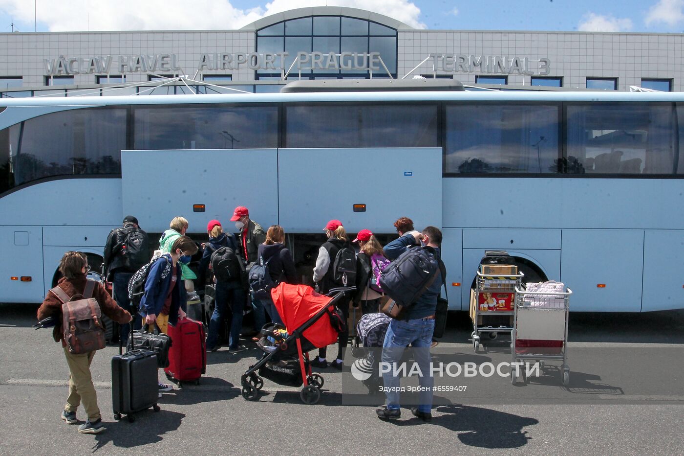 Российские дипломаты покинули Чехию