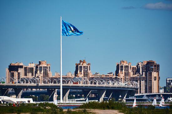 Флаг Евро-2020 подняли над стадионом в Санкт-Петербурге
