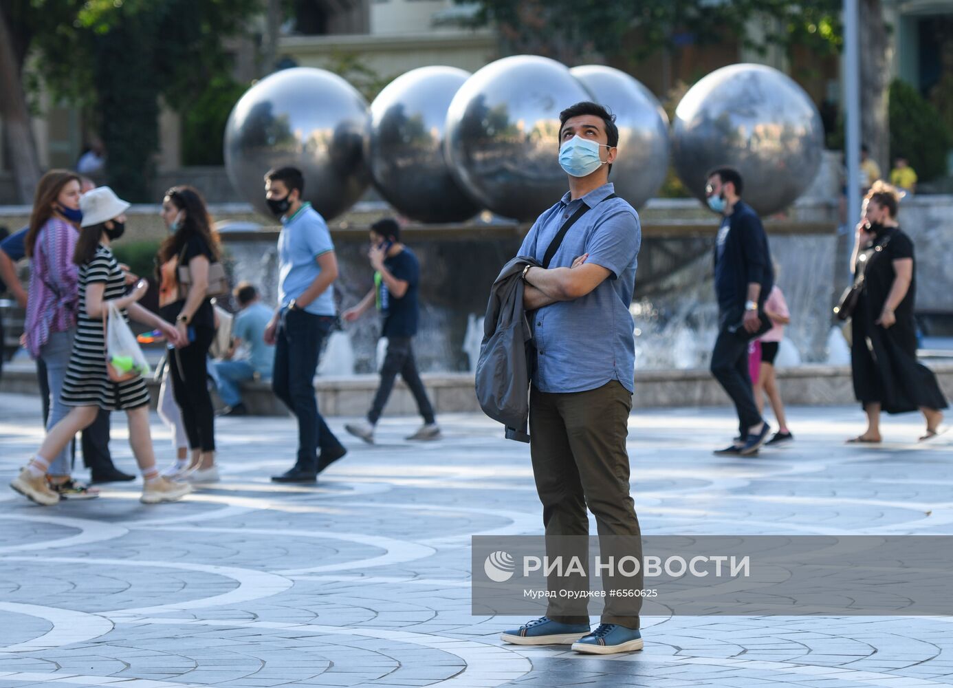 Баку в преддверии отмены масочного режима на открытом воздухе