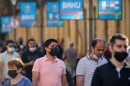 Баку в преддверии отмены масочного режима на открытом воздухе