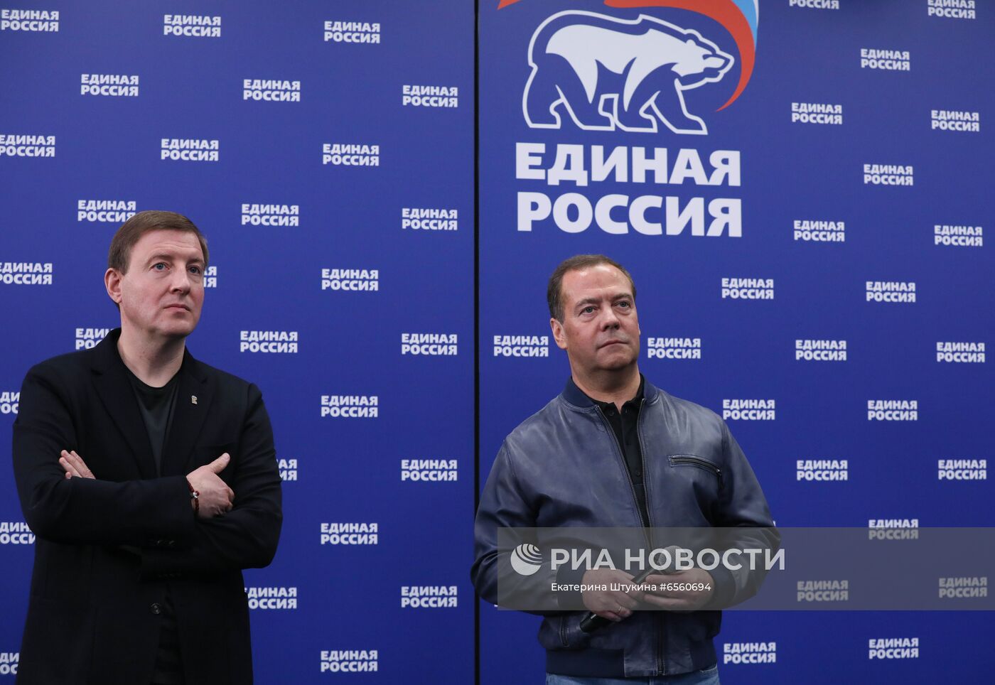 Председатель партии "Единая Россия" Д. Медведев дал старт подсчету голосов праймериз