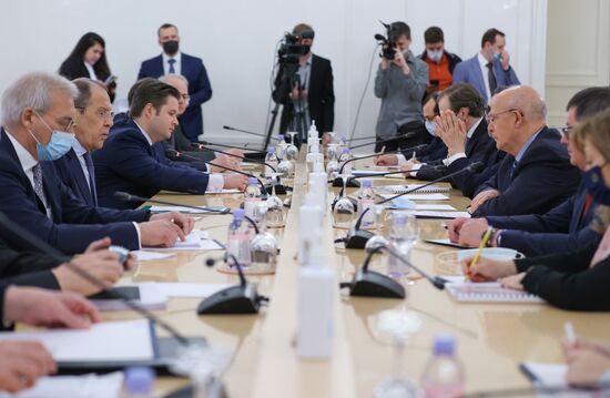 Переговоры министров иностранных дел РФ и Португалии С. Лаврова и А. Сантуша Силвы