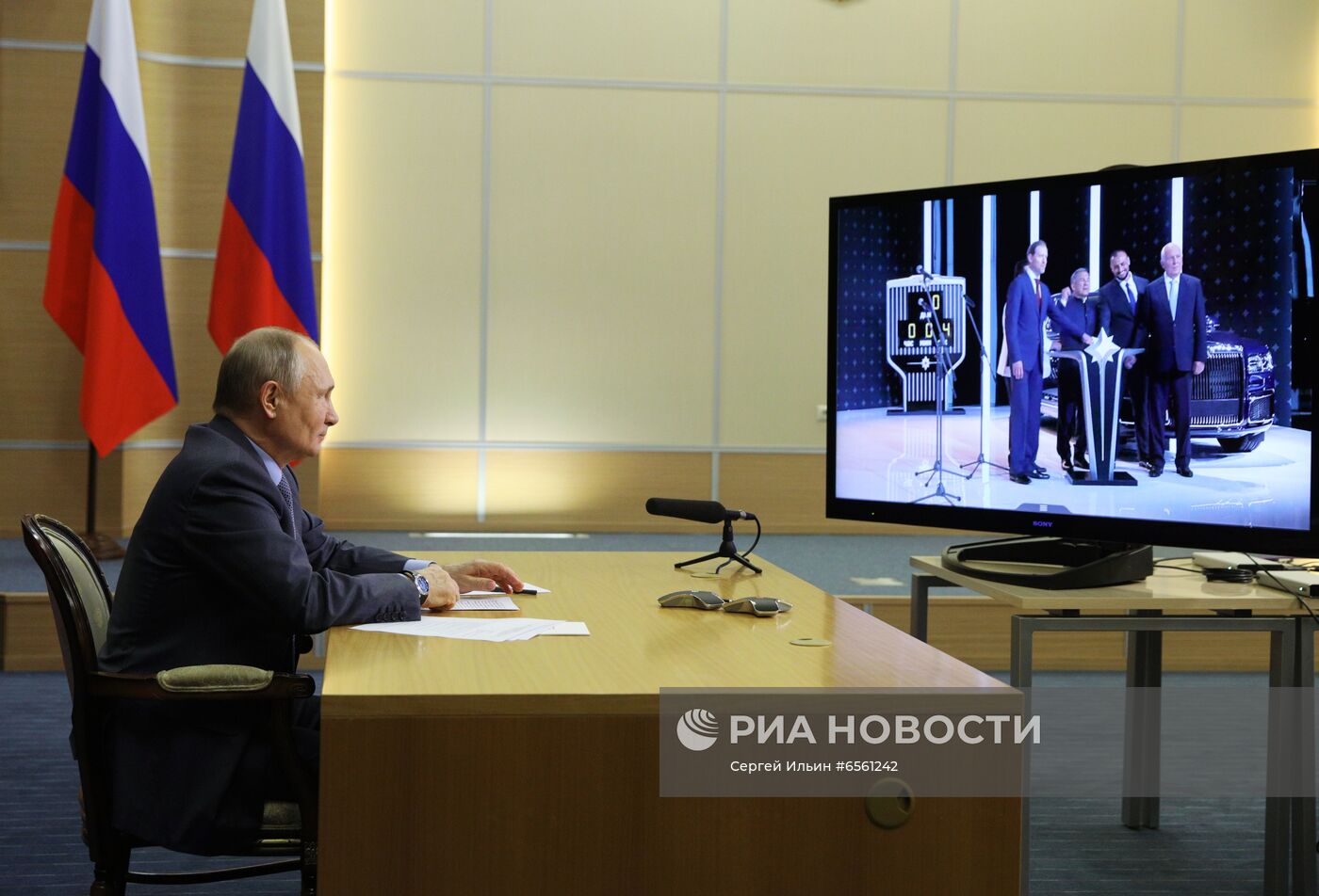 Президент РФ В. Путин принял участие в запуске завода по серийному выпуску автомобилей "Аурус" 