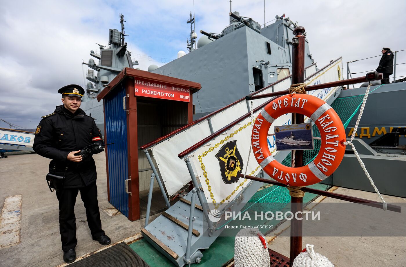 Подготовка фрегата "Адмирал Касатонов" к выходу в море