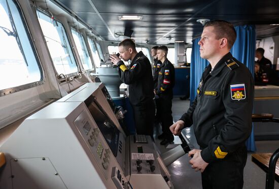 Подготовка фрегата "Адмирал Касатонов" к выходу в море