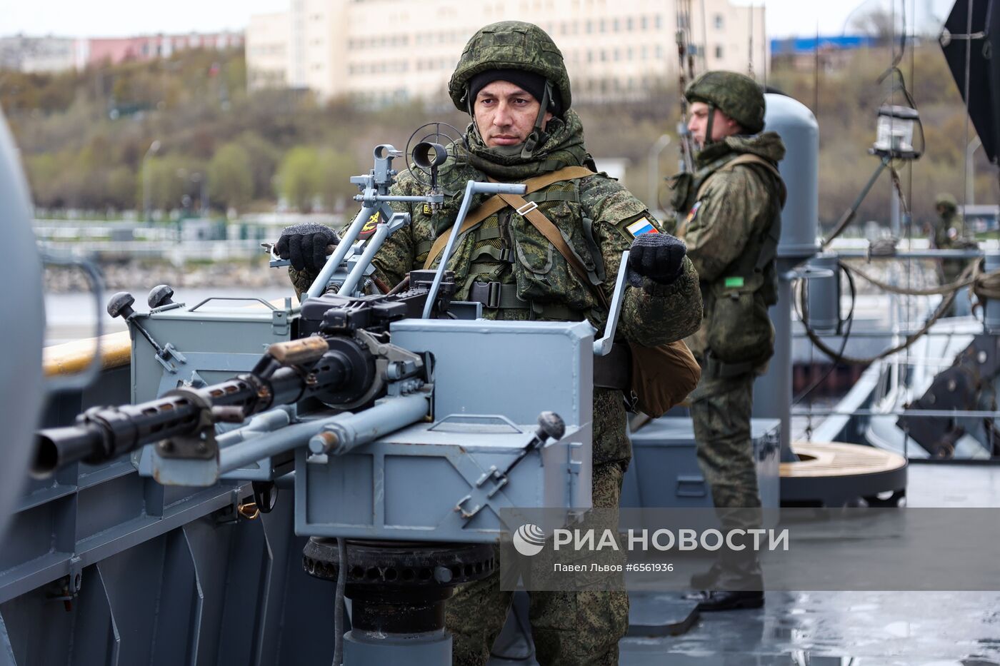 Подготовка фрегата "Адмирал Касатонов" к выходу в море