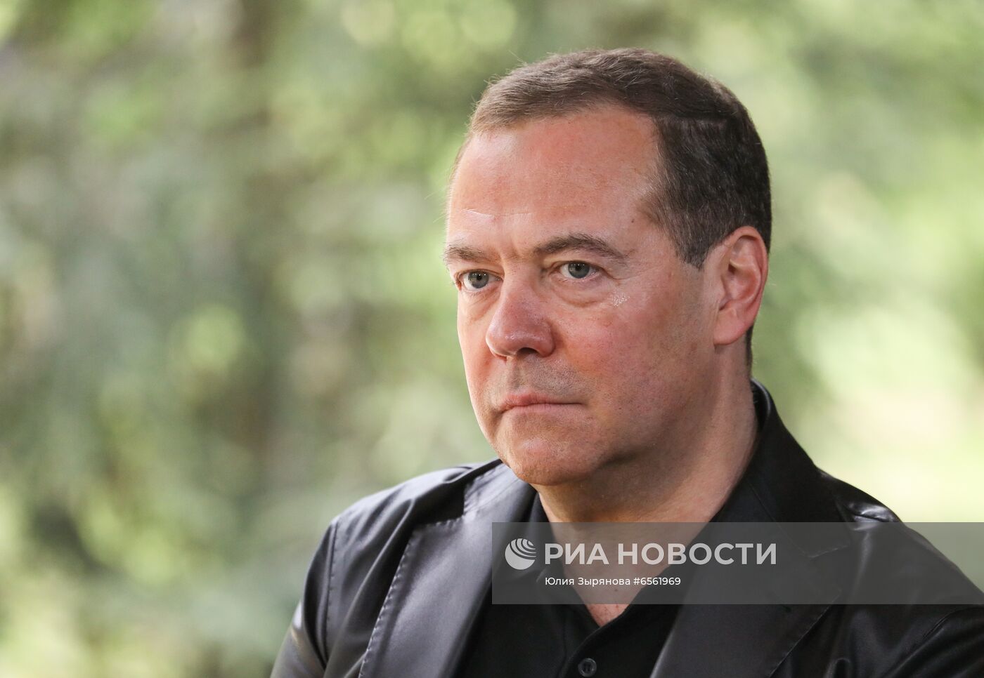 Зампред Совбеза РФ, председатель "Единой России" Д. Медведев дал интервью газете "Коммерсант"