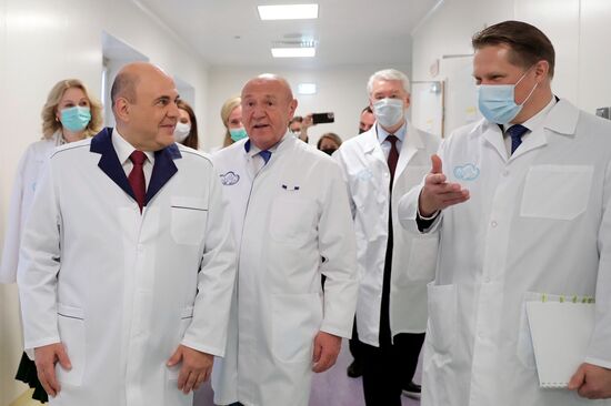 Премьер-министр РФ М. Мишустин посетил медицинский центр им. Кулакова