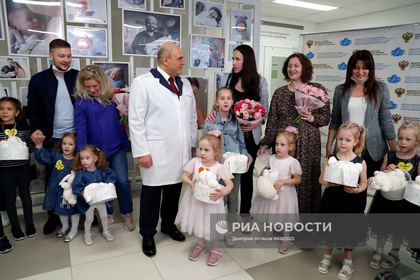 Премьер-министр РФ М. Мишустин посетил медицинский центр им. Кулакова