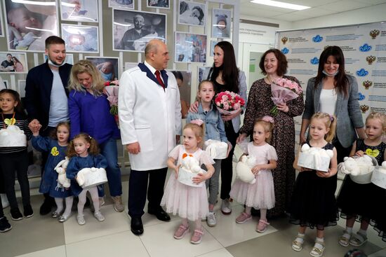Премьер-министр РФ М. Мишустин посетил медицинский центр им. Кулакова