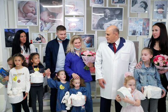 Премьер-министр РФ М. Мишустин посетил медицинский центр им. Кулакова