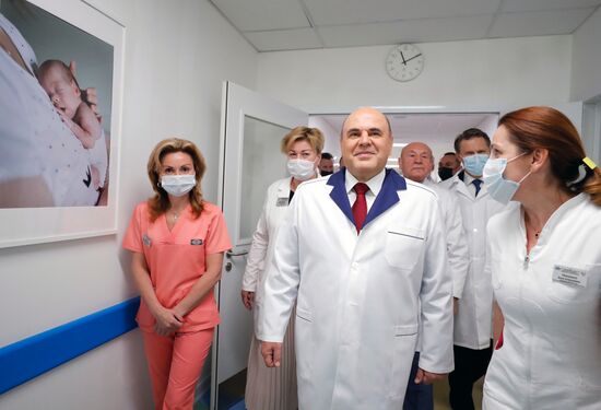 Премьер-министр РФ М. Мишустин посетил медицинский центр им. Кулакова