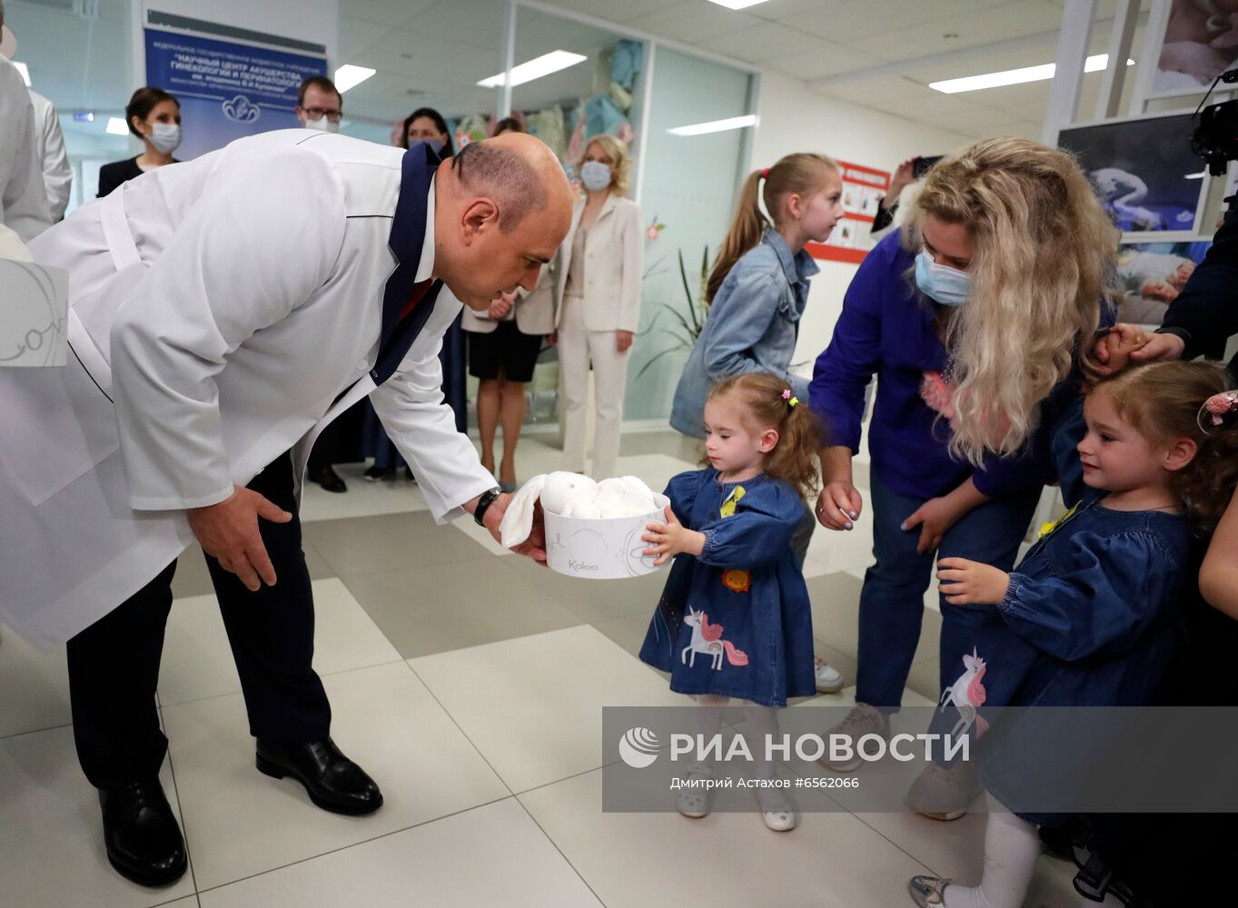 Премьер-министр РФ М. Мишустин посетил медицинский центр им. Кулакова