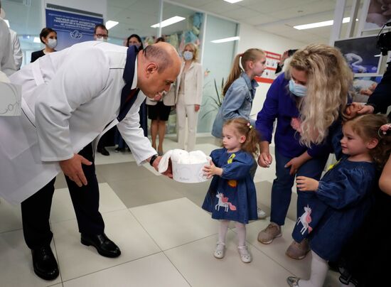 Премьер-министр РФ М. Мишустин посетил медицинский центр им. Кулакова