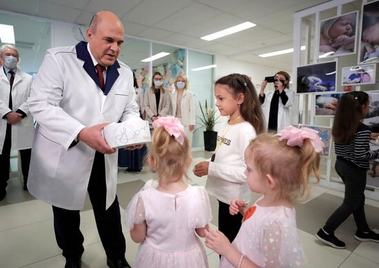 Премьер-министр РФ М. Мишустин посетил медицинский центр им. Кулакова