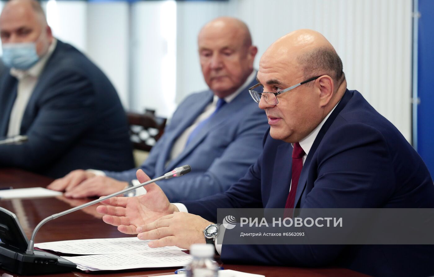Премьер-министр РФ М. Мишустин посетил медицинский центр им. Кулакова