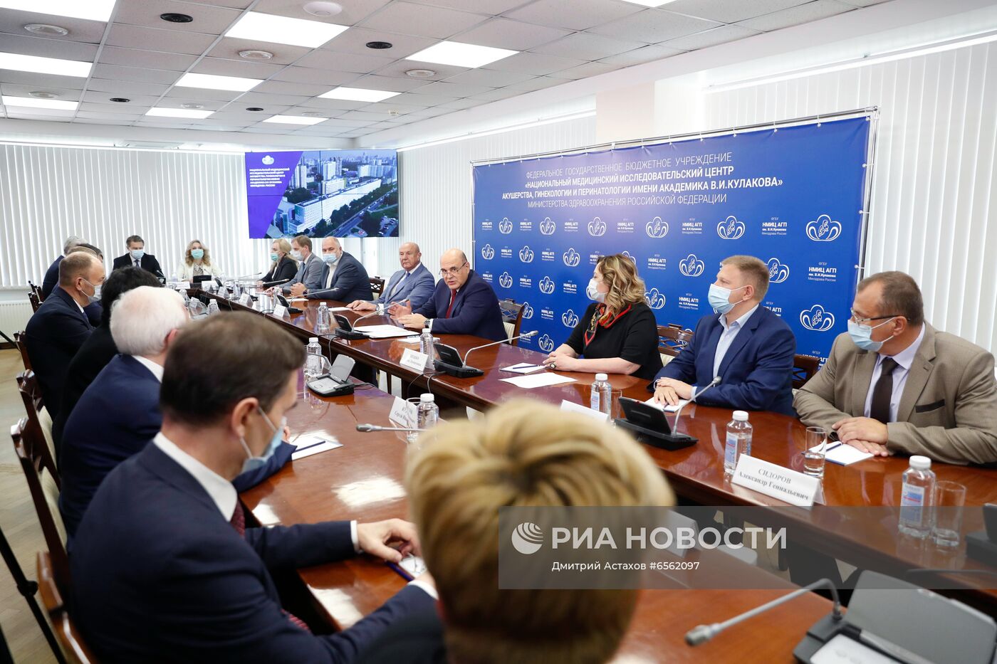 Премьер-министр РФ М. Мишустин посетил медицинский центр им. Кулакова