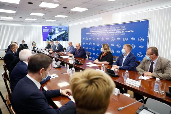 Премьер-министр РФ М. Мишустин посетил медицинский центр им. Кулакова