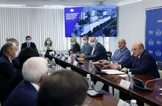 Премьер-министр РФ М. Мишустин посетил медицинский центр им. Кулакова