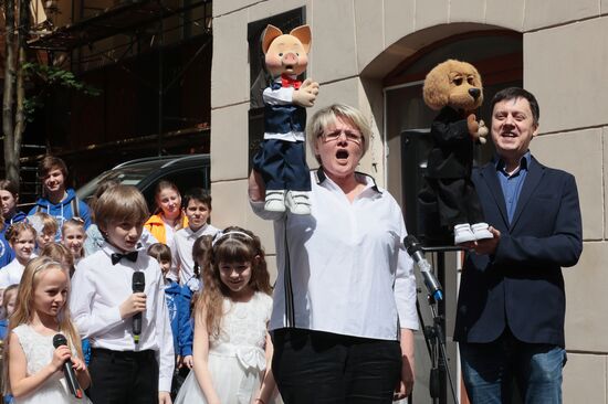 Открытие мемориальной доски композитору А. Островскому