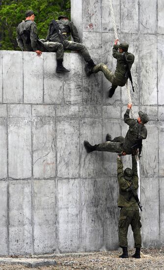 Всеармейский конкурс "Морской десант-2021" во Владивостоке