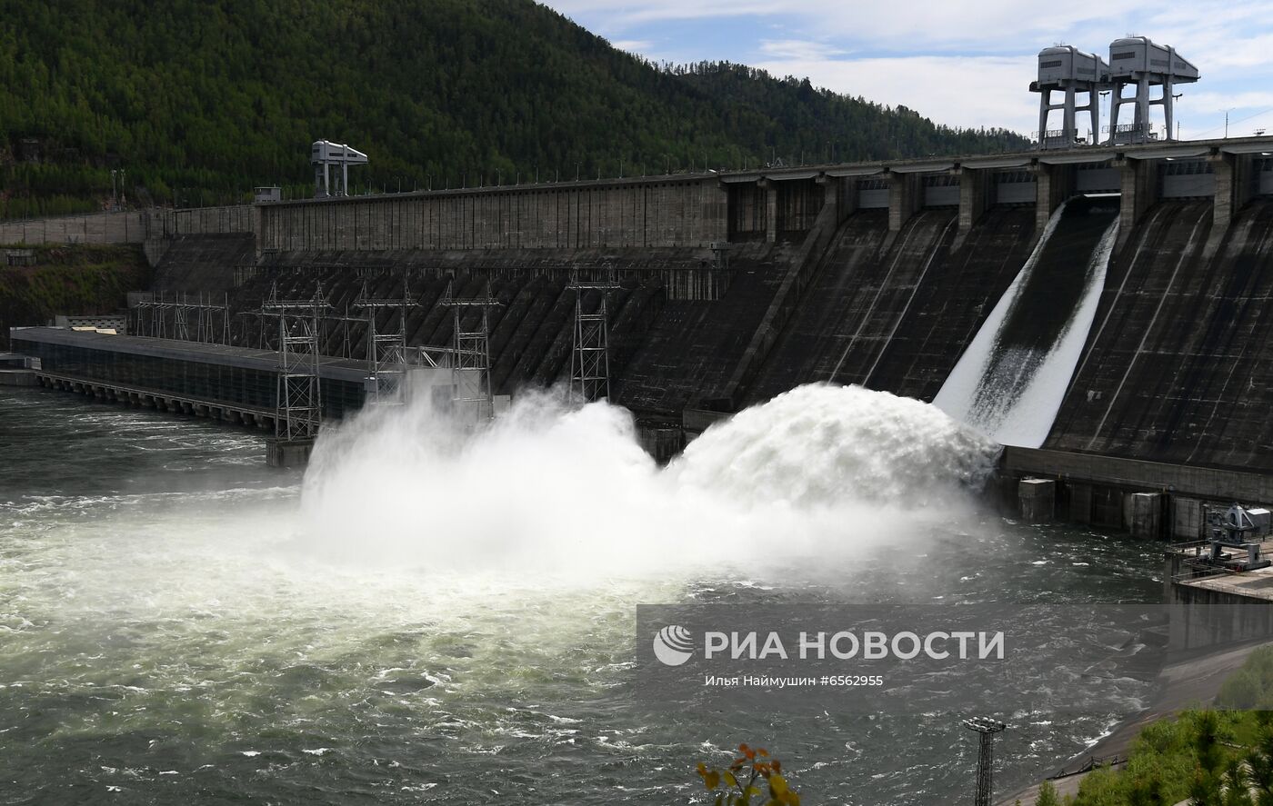 Водосброс на Красноярской ГЭС