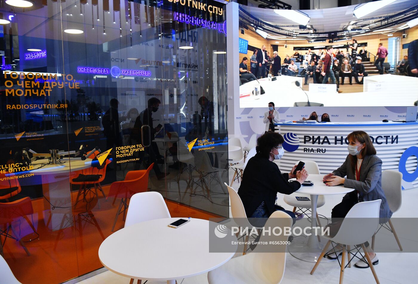 ПМЭФ-2021. Работа стенда МИА "Россия сегодня"