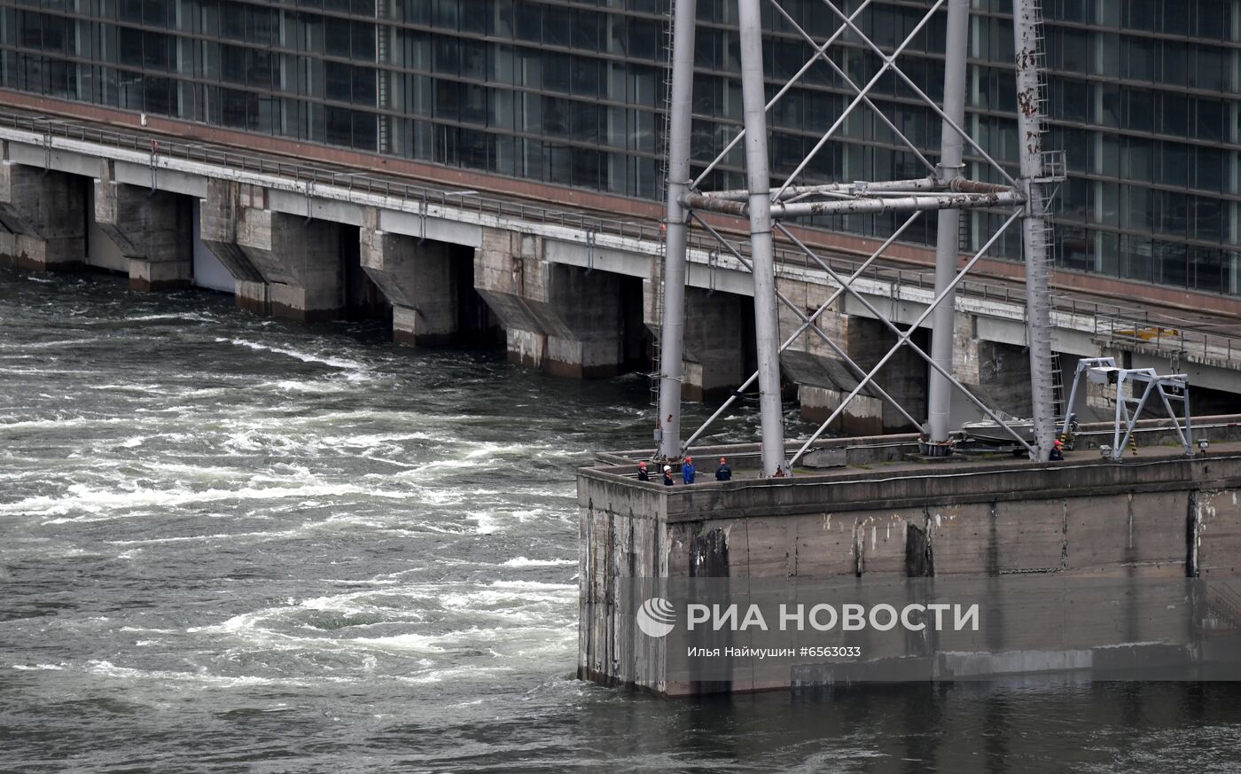 Водосброс на Красноярской ГЭС