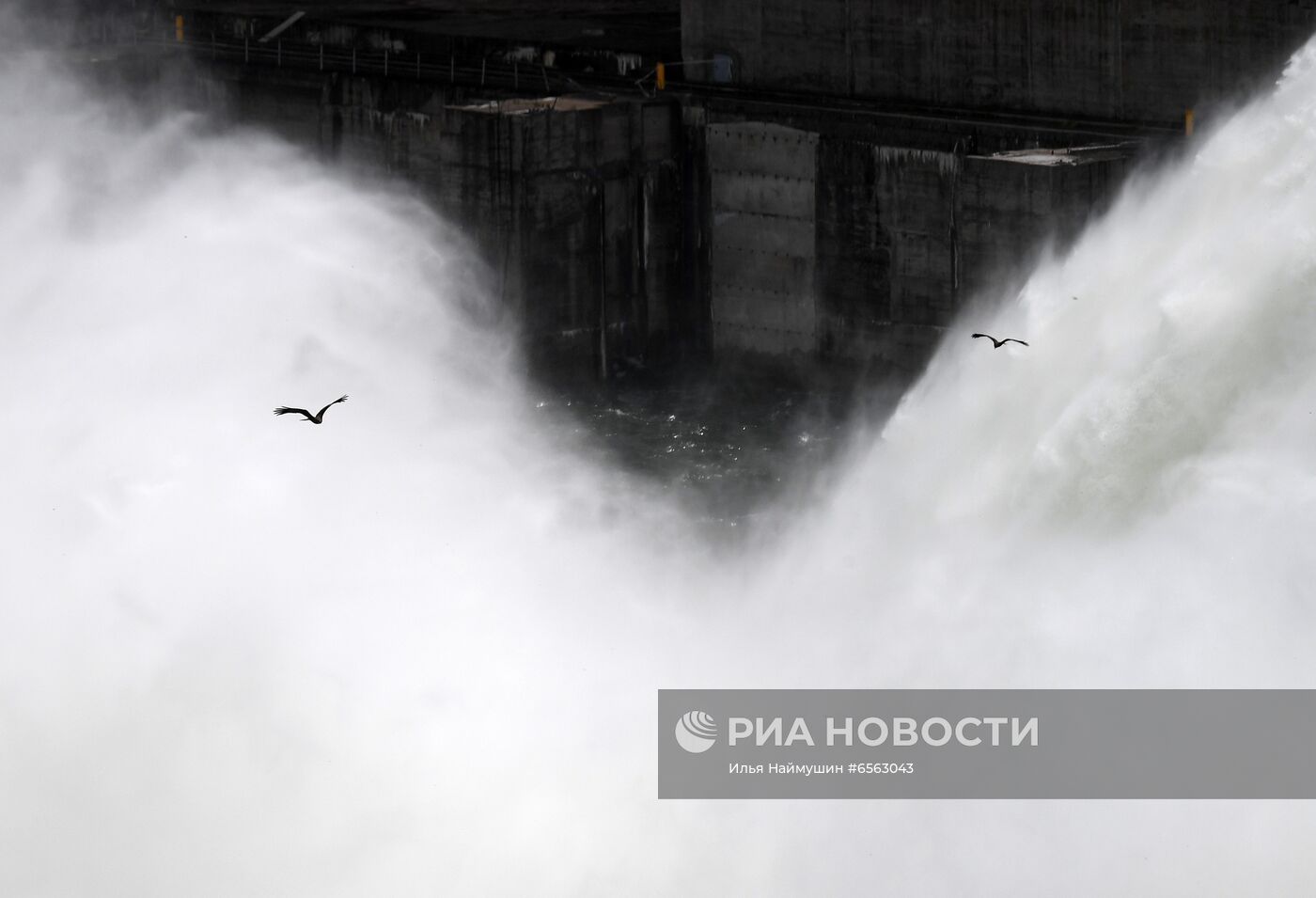 Водосброс на Красноярской ГЭС