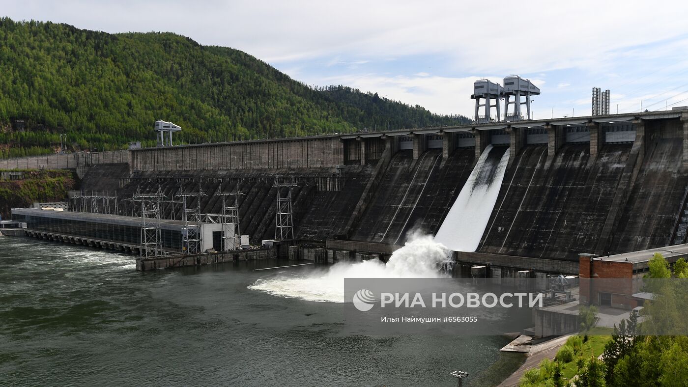 Водосброс на Красноярской ГЭС