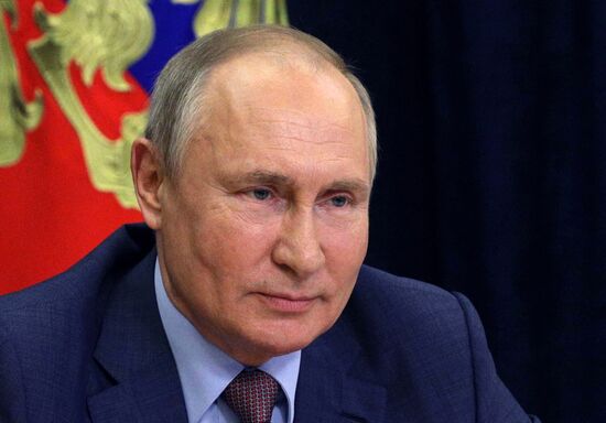 Президент РФ В. Путин провел встречу с руководством "Единой России"