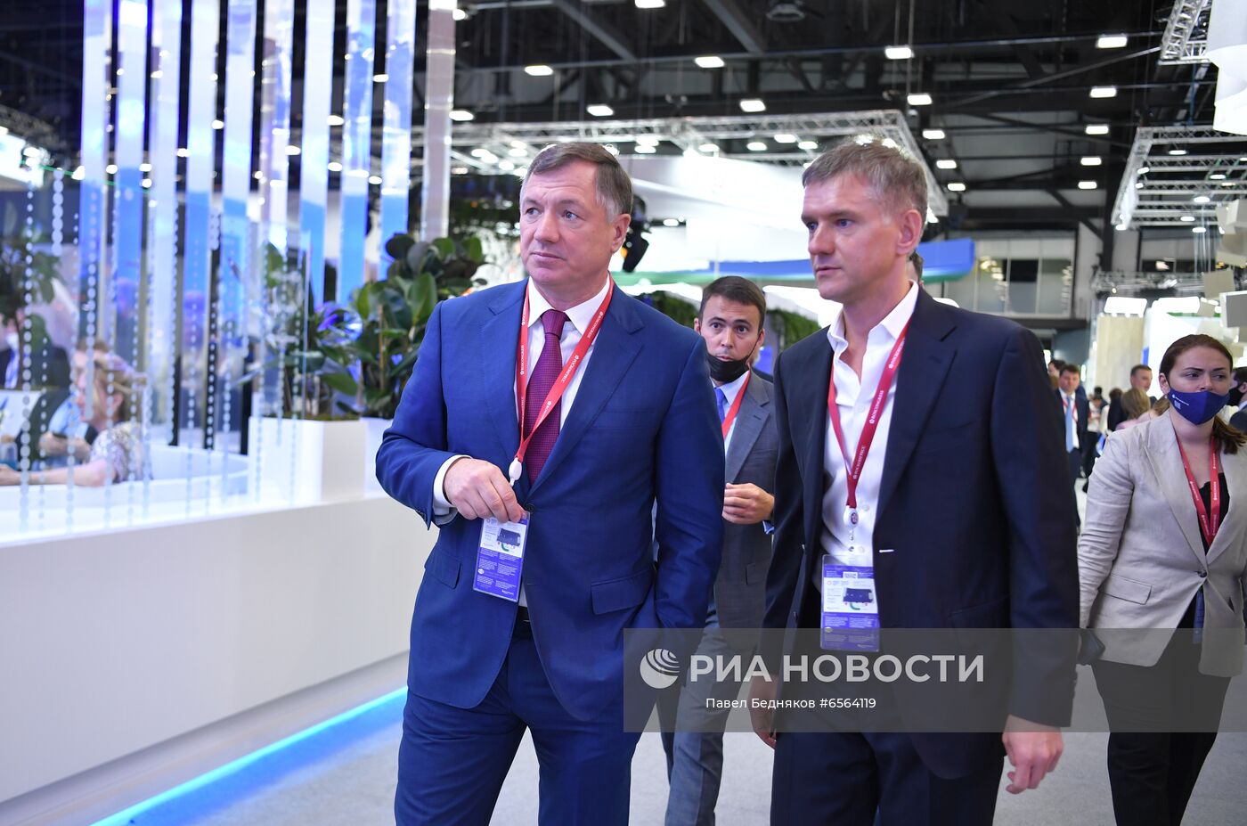 Заместитель председателя правительства РФ Марат Хуснуллин (слева) на Петербургском международном экономическом форуме - 2021. Место: Россия, Санкт-Петербург. Автор: Павел Бедняков/РИА Новости. ПМЭФ-2021. Работа форума. День второй