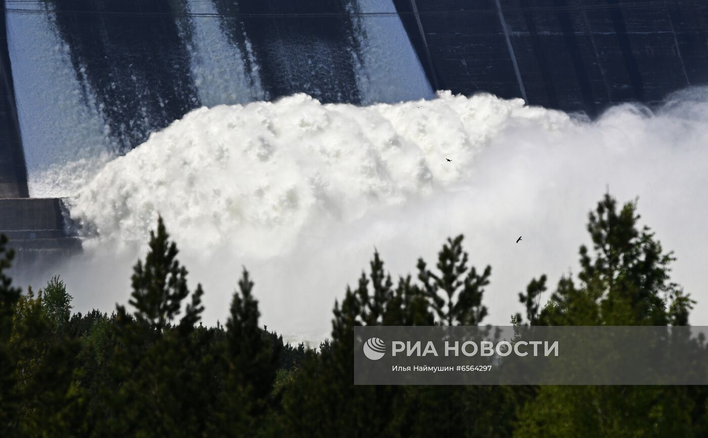 Водосброс на Красноярской ГЭС