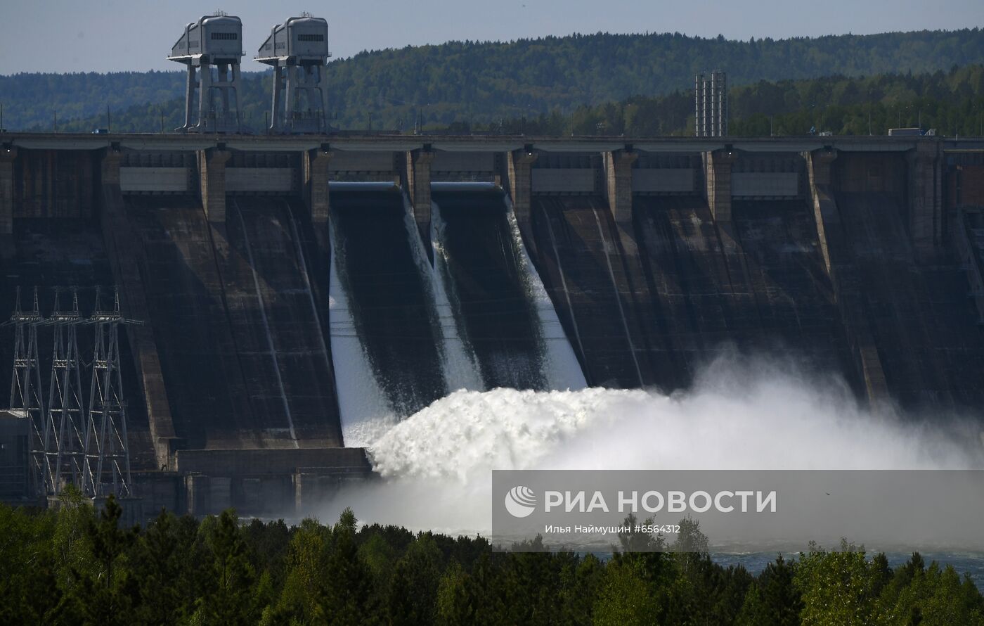 Водосброс на Красноярской ГЭС