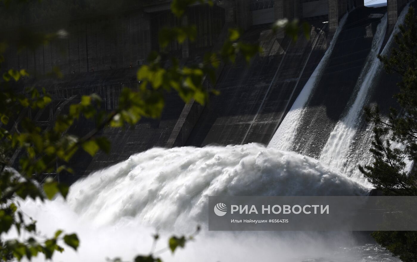 Водосброс на Красноярской ГЭС