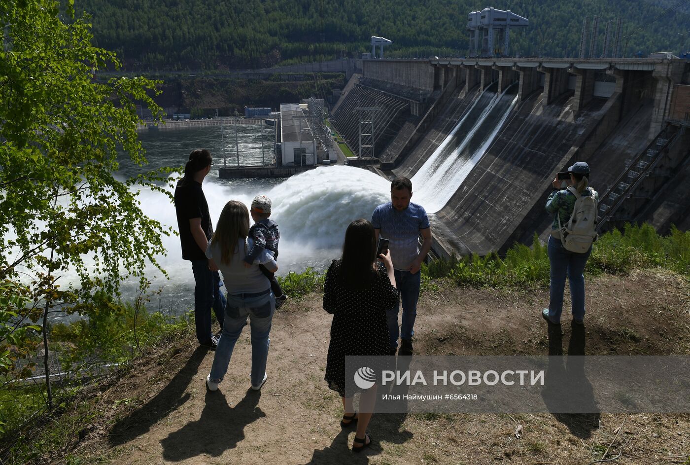 Водосброс на Красноярской ГЭС