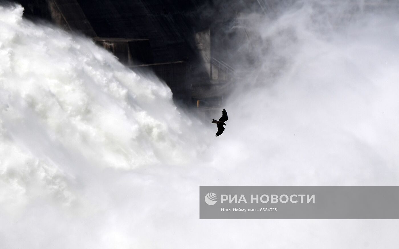 Водосброс на Красноярской ГЭС