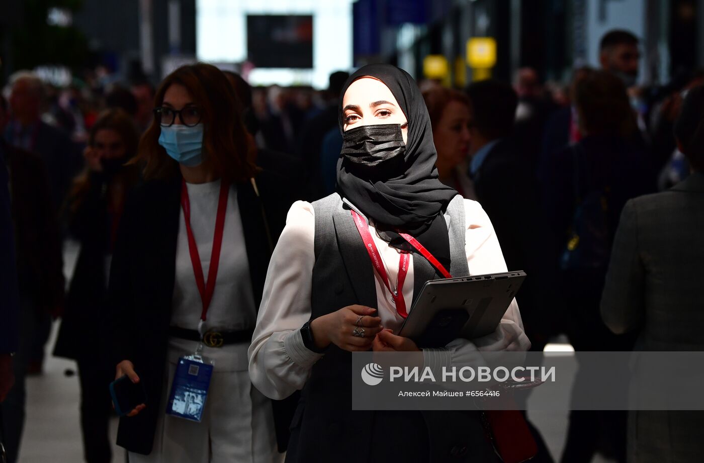 Участники Петербургского международного экономического форума - 2021 в конгрессно-выставочном центре "Экспофорум". Место: Россия, Санкт-Петербург. Автор: Алексей Майшев/РИА Новости. ПМЭФ-2021. Работа форума. День второй