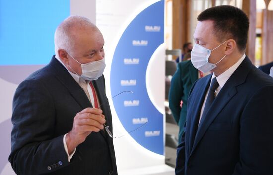 ПМЭФ-2021. Работа стенда МИА "Россия сегодня". День третий