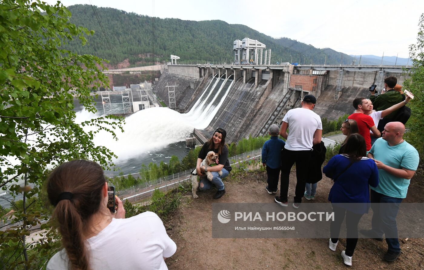 Водосброс на Красноярской ГЭС