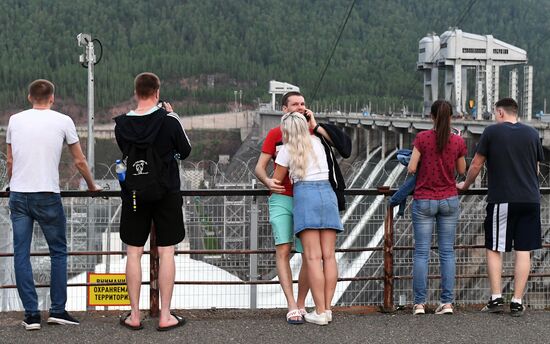 Водосброс на Красноярской ГЭС