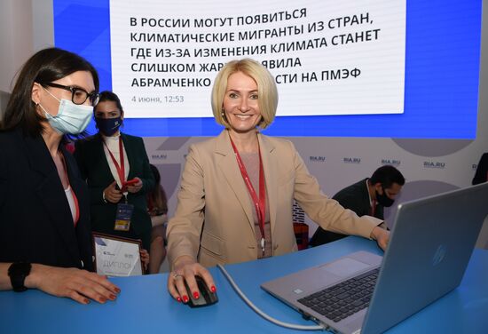 ПМЭФ-2021. Работа стенда МИА "Россия сегодня". День третий