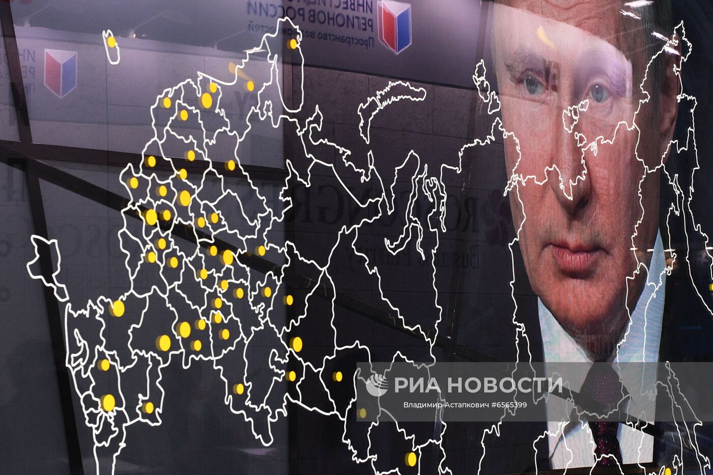 Президент РФ В. Путин принял участие в пленарном заседании ПЭМФ-2021