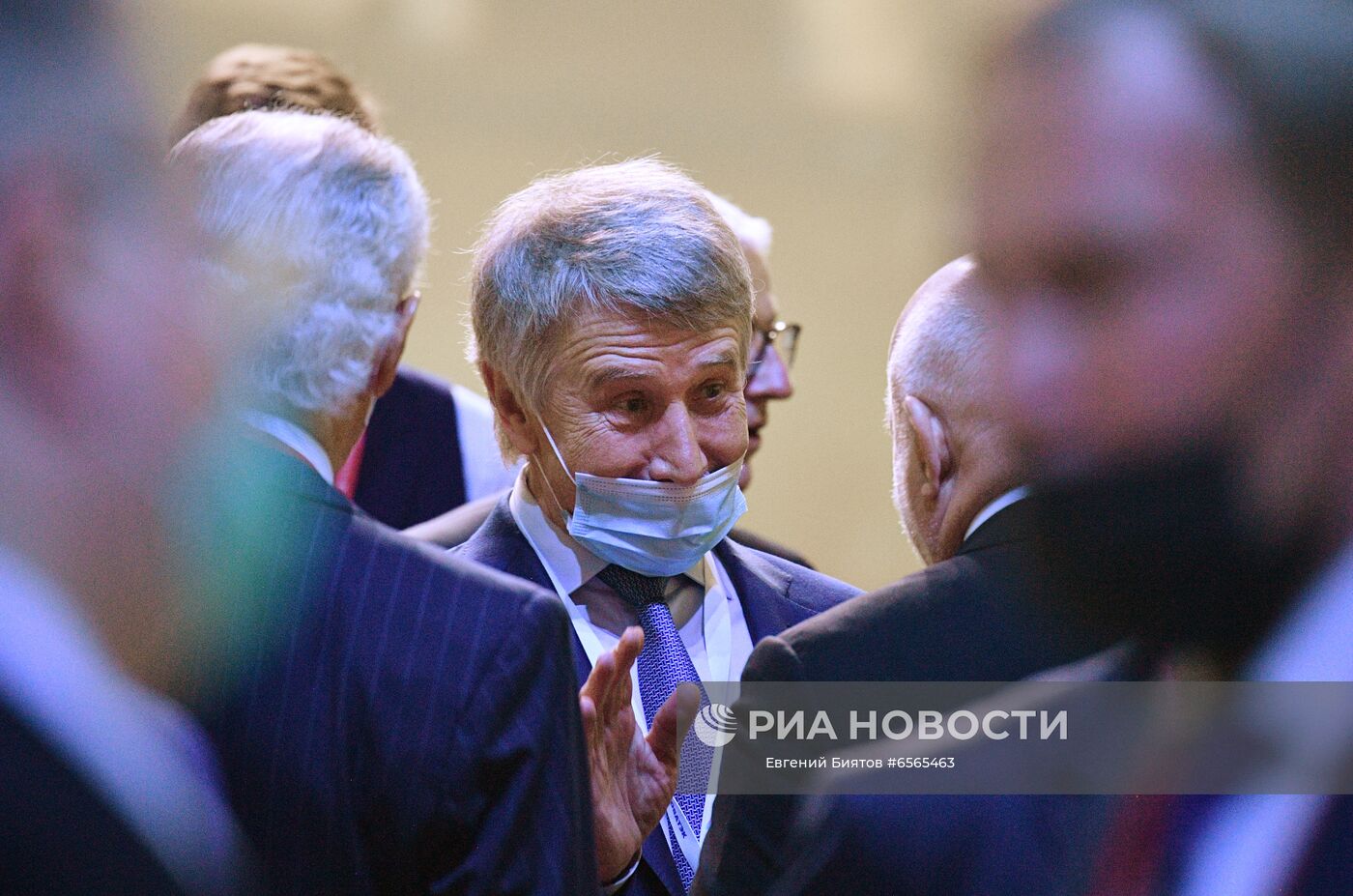 Президент РФ В. Путин принял участие в пленарном заседании ПЭМФ-2021