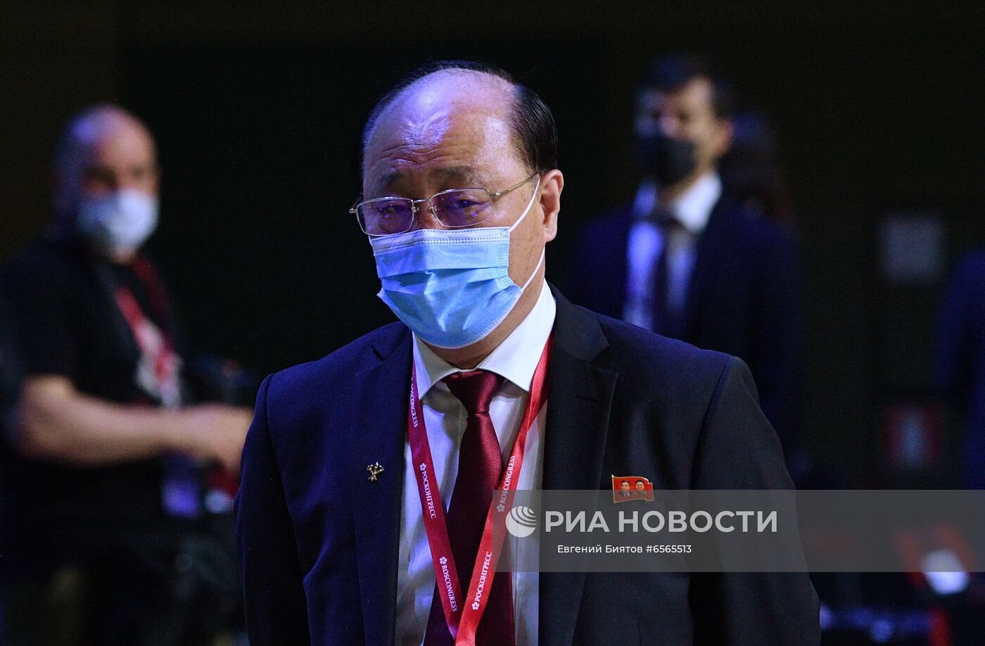 Президент РФ В. Путин принял участие в пленарном заседании ПЭМФ-2021