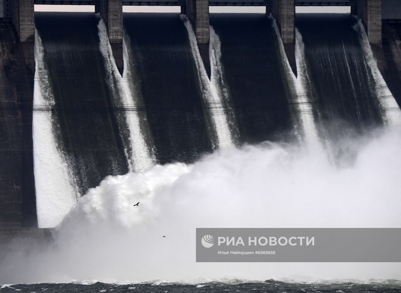 Водосброс на Красноярской ГЭС