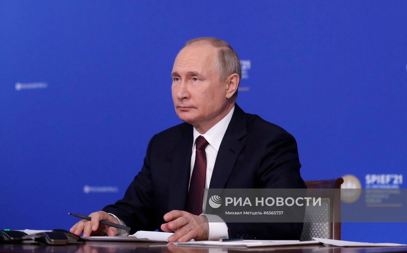 Президент РФ В. Путин провел встречу в режиме видеоконференции с руководителями крупнейших иностранных компаний
