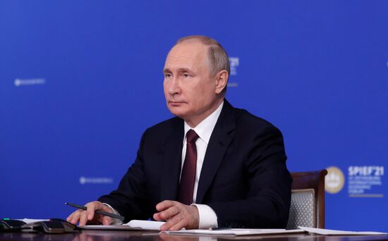 Президент РФ В. Путин провел встречу в режиме видеоконференции с руководителями крупнейших иностранных компаний