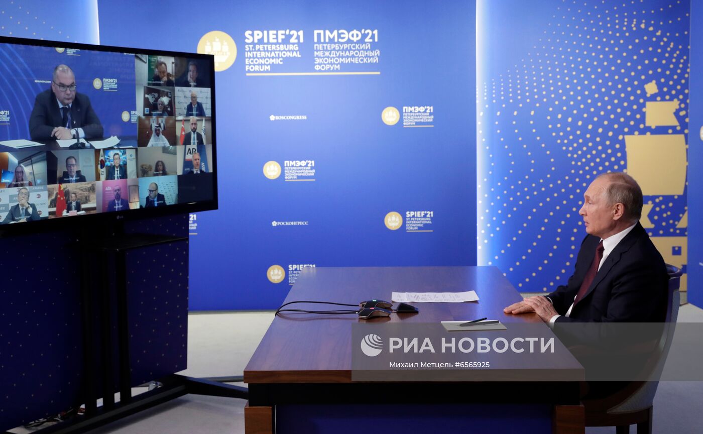 Президент РФ В. Путин провел встречу с руководителями ведущих мировых информационных агентств