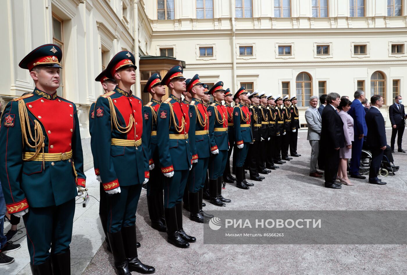 Президент РФ В. Путин принял участие в открытии памятника императору Александру III